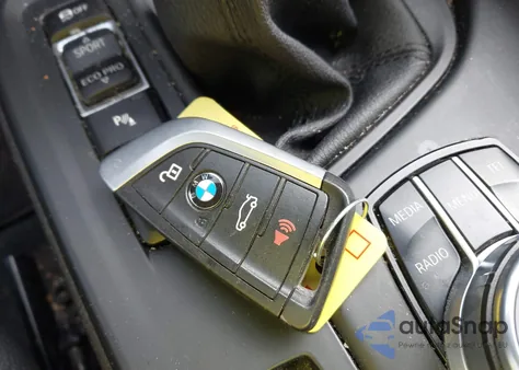 2017 BMW X1 xDrive28I z USA, uszkodzony, nr VIN WBXHT3C37H5F70342